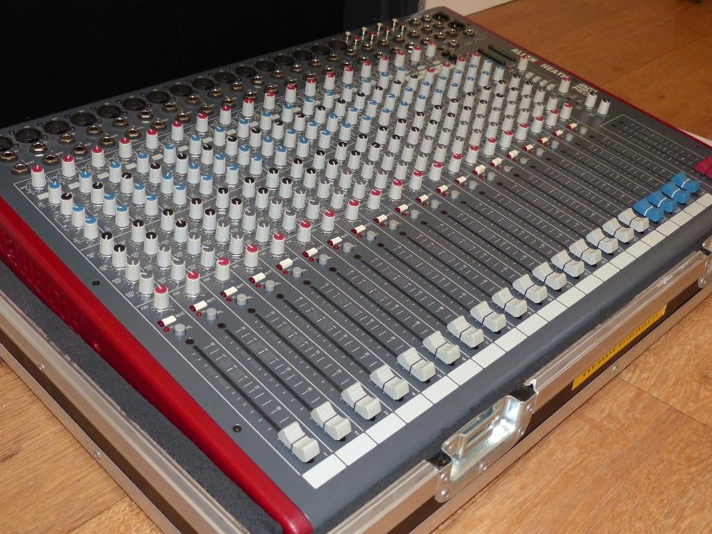 Allen & Heath ZED 24 en 3 losse digitale effecten te koop ., Ophalen, Zo goed als nieuw, 10 tot 20 kanalen, Microfooningang