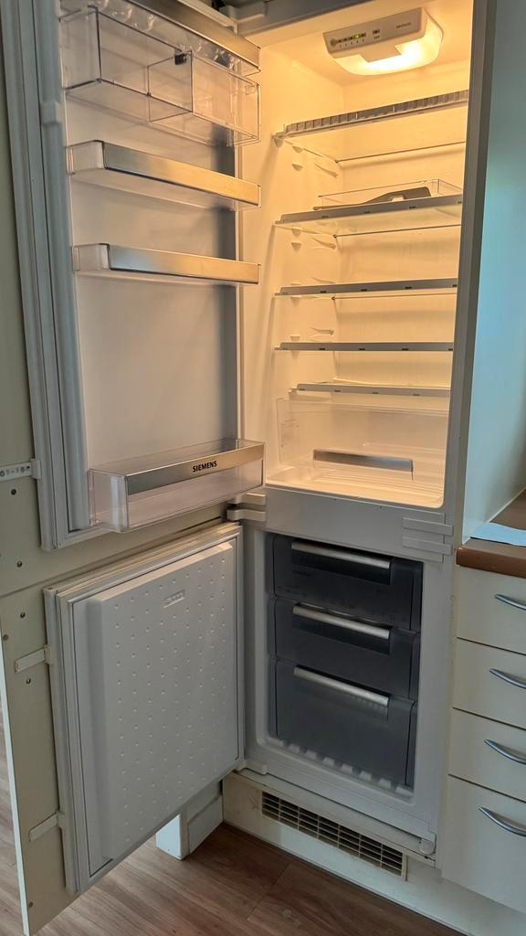 Ruime Siemens koel-vriescombinatie te koop, Witgoed en Apparatuur, Koelkasten en IJskasten, Zo goed als nieuw, Met aparte vriezer