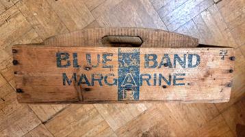 Oude bijzondere Blue Band houten margarine bak met handgreep beschikbaar voor biedingen