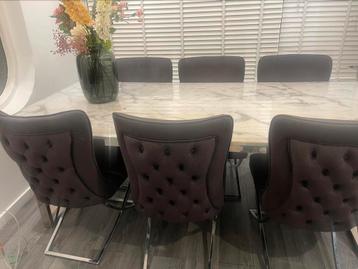 Luxe marmeren eettafel met 6 stoelen – Zo goed als nieuw! beschikbaar voor biedingen