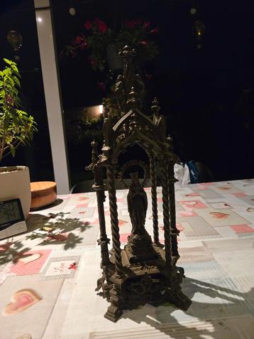 Antiek Mariabeeld in Gotische Stijl beschikbaar voor biedingen