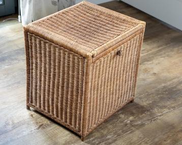 Rieten Opberg Mand / Vierkant met Deksel 54 x 50 x 44 cm. beschikbaar voor biedingen