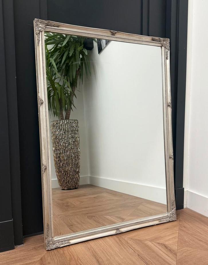 Sierlijke rechthoekige spiegel zilveren lijst 108 x 78 cm, Huis en Inrichting, Woonaccessoires | Spiegels, Rechthoekig, Ophalen