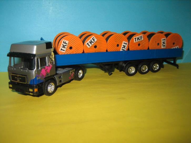 LA-5  SK-Baureihe  MAN met oplegger en lading  Herpa, Hobby en Vrije tijd, Modelauto's | 1:87, Zo goed als nieuw, Bus of Vrachtwagen