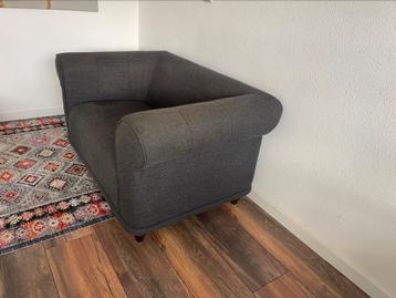 Donkergrijze fauteuil / loveseat beschikbaar voor biedingen