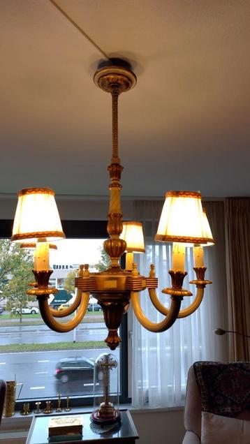 Vintage Houten Kroonluchter met Kapjes beschikbaar voor biedingen