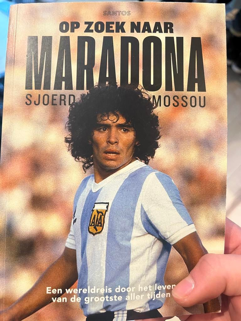 Maradona Biografie - Sjoeerd Mossou, Ophalen of Verzenden, Zo goed als nieuw, Sport