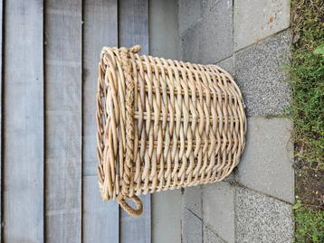 Grote Rieten Mand beschikbaar voor biedingen
