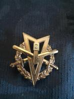 MLV speld met cijfer 2, Verzamelen, Militaria | Algemeen, Verzenden, Landmacht, Nederland, Embleem of Badge