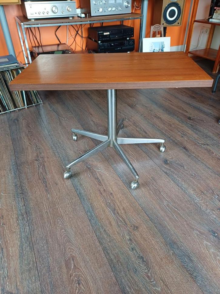 Vintage audio - tafeltje Chroom / 350, Huis en Inrichting, Tafels | Statafels, Gebruikt, Ophalen