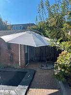 Witte parasol met voet (tegels), Ophalen, Zo goed als nieuw, Zweefparasol