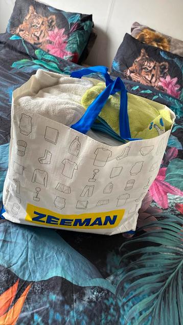 Babby kledng/speelgoed beschikbaar voor biedingen
