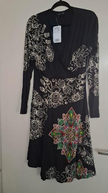 Gave jurk van Desigual, nieuw met het kaartje eraan beschikbaar voor biedingen