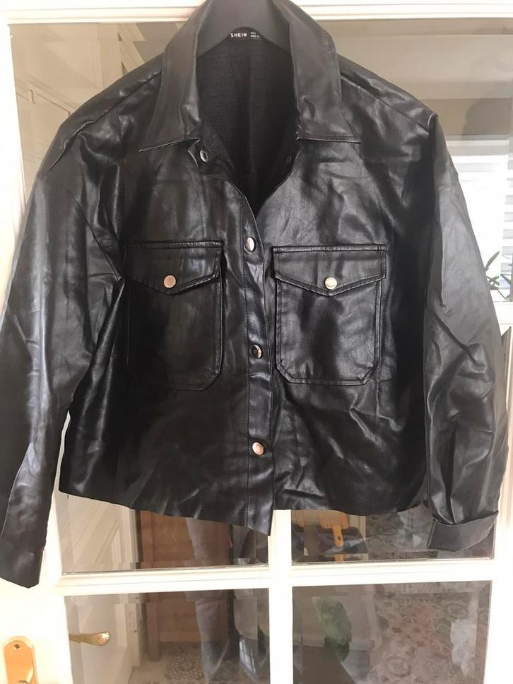 Jasje mt S/M oversized zwart/licht gewicht/oprollen meenemen, Kleding | Dames, Tops, Zo goed als nieuw, Maat 38/40 (M), Zwart