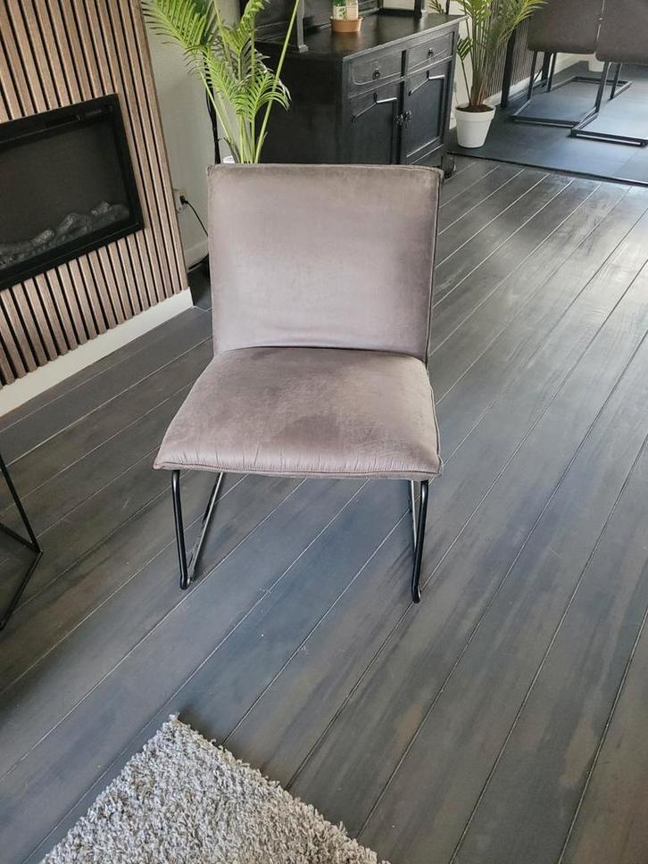 Z.g.a.n. antraciete .stoel  te koop, Huis en Inrichting, Fauteuils, Zo goed als nieuw, Stof, 50 tot 75 cm, 75 tot 100 cm, Ophalen