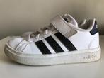 Nette witte Adidas schoenen in maat 28, Kinderen en Baby's, Kinderkleding | Schoenen en Sokken, Schoenen, Jongen, Ophalen of Verzenden