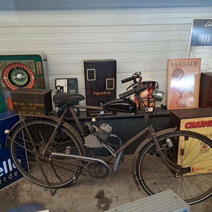 Fiets wo ll. Met motor jaren '40/ '45, Fietsen en Brommers, Fietsen | Oldtimers, Jaren '50, Ophalen