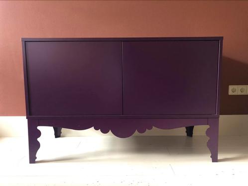 Dressoir/wandkast paars (IKEA Trollsta), Huis en Inrichting, Kasten | Dressoirs, Gebruikt, 100 tot 150 cm, 25 tot 50 cm, Met deur(en)