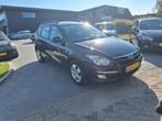 Hyundai I30 CW 1.6i Dynamic / Dealer onderhouden / APK maart, Auto's, Hyundai, Gebruikt, 1591 cc, 4 cilinders, Zwart