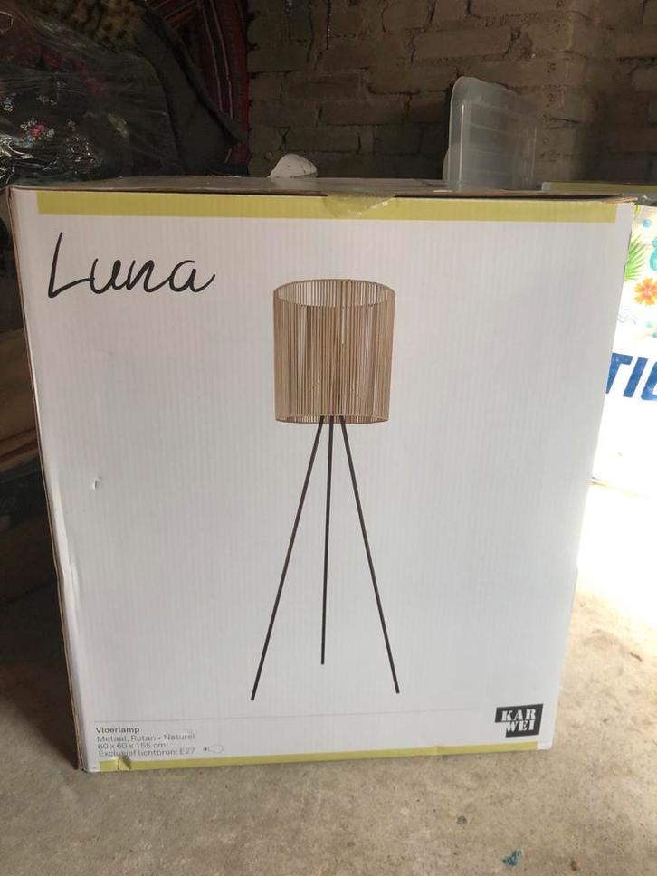 Karwei Luna Staande Lamp - Nieuw in Doos!, Huis en Inrichting, Lampen | Vloerlampen, Nieuw, 150 tot 200 cm, Metaal, Ophalen of Verzenden