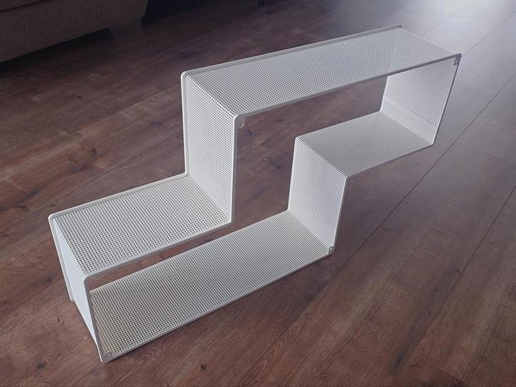 Gubi Dédal wandplank - Crème-wit, Huis en Inrichting, Woonaccessoires | Wandplanken en Boekenplanken, Zo goed als nieuw, Ophalen