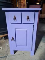 Paars ladekastje nachtkastje