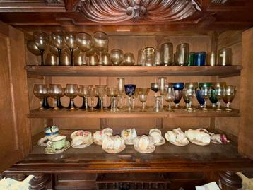 Oud servies beschikbaar voor biedingen