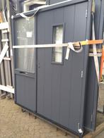 Kozijn met deur en zijlicht