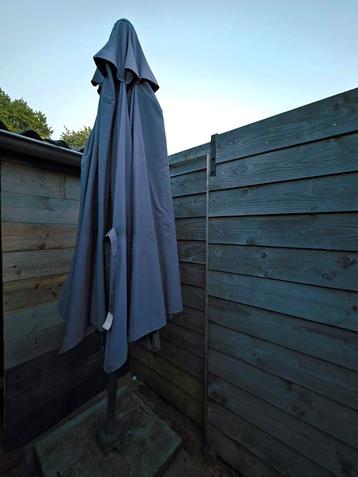 Platinum Casual Living zweefparasol  beschikbaar voor biedingen