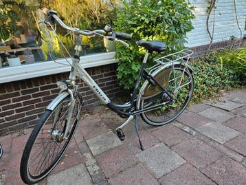 Altra dames fiets met accessoires beschikbaar voor biedingen