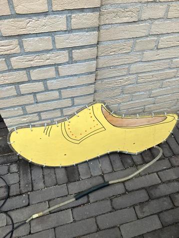 STRAAT FEESTVERLICHTING DELEN HOUTEN KLOMPEN beschikbaar voor biedingen