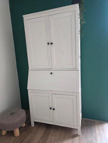 Mooie witte kast/bureau combinatie beschikbaar voor biedingen