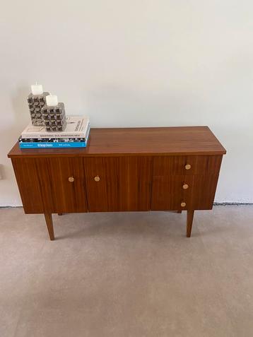 Mid century dressoir beschikbaar voor biedingen