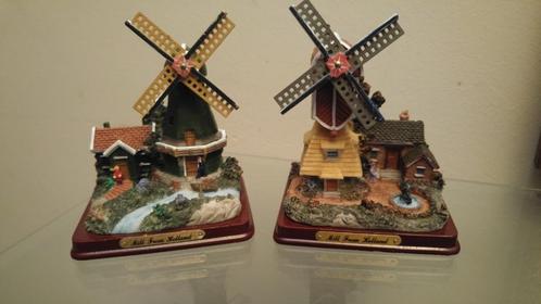 Oude Hollandse molens. 2 leuke beeldjes, zie de foto's., Verzamelen, Beelden en Beeldjes, Gebruikt, Overige typen, Ophalen of Verzenden