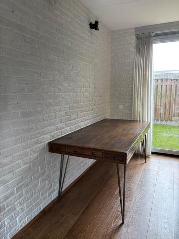 Antieke tafel wat ook als bureau gebruikt kan worden beschikbaar voor biedingen