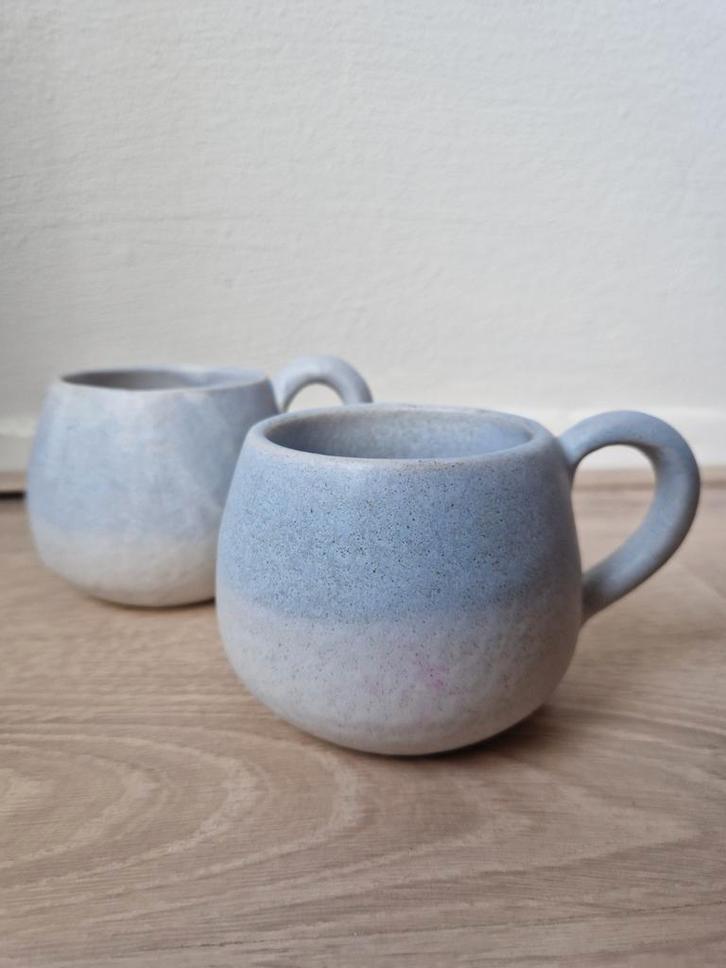 Handgemaakte Mokken - Lila/Grijs, Huis en Inrichting, Keuken | Servies, Nieuw, Kop(pen) en/of Schotel(s), Effen, Keramiek, Ophalen of Verzenden