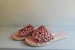 Roze panterprint slippers van het merk Jacky luxury. Maat 39, Kleding | Dames, Schoenen, Jacky Luxury, Slippers, Ophalen of Verzenden