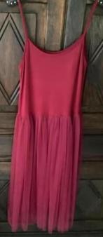 Rode jurk onder mouw met tule overrok; oto 40 cm; lengte 110, Maat 38/40 (M), Ophalen of Verzenden, Zo goed als nieuw, Rood