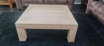 Massief eiken salontafel beschikbaar voor biedingen