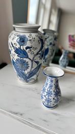 Set van twee imitatie Delfts blauwe vazen van de Intratuin, Antiek en Kunst, Ophalen