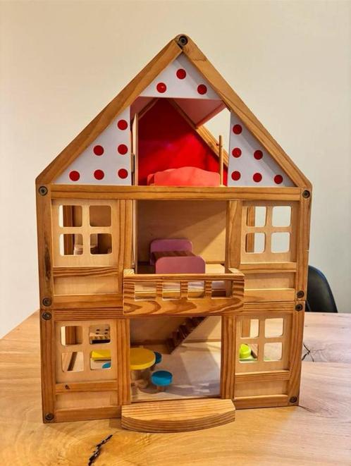 Mooi houten poppenhuis (met poppen en meubels), Kinderen en Baby's, Speelgoed | Poppenhuizen, Ophalen of Verzenden