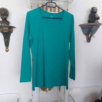 T-Shirt van het merk LIV.  Maat XL. beschikbaar voor biedingen