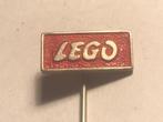 Metalen LEGO SPEELGOEDMERK Speld (Rood/Metaalkleur)., Verzamelen, Speldjes, Pins en Buttons, Verzenden, Zo goed als nieuw, Transport