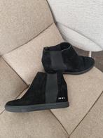 DKNY suède schoenen dames maat 39, Zwart, DKNY, Ophalen of Verzenden, Sneakers of Gympen