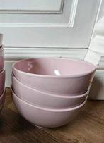 3 lichtroze kommen, Nieuw, Ophalen of Verzenden, Kom(men), Effen