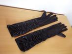 Lange zwarte satijnen frons handschoenen, Kleding | Dames, Ophalen of Verzenden, Zo goed als nieuw, Maat 34 (XS) of kleiner, Handschoenen