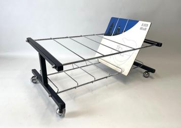 metalen elpeerek met kunststof zwenkwielen jaren '70 vintage beschikbaar voor biedingen