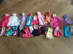 Meer dan 20 jurken voor Barbie, Kinderen en Baby's, Speelgoed | Poppen, Ophalen of Verzenden, Gebruikt, Barbie