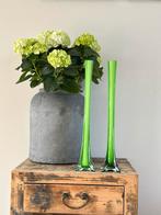 Prachtige set vintage vazen van groen glas elk uniek, Overige kleuren, Ophalen of Verzenden, Minder dan 50 cm, Glas