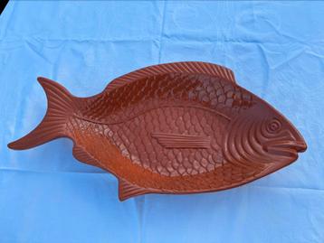 Vissen schaal uit Portugal terracotta geglazuurd. beschikbaar voor biedingen